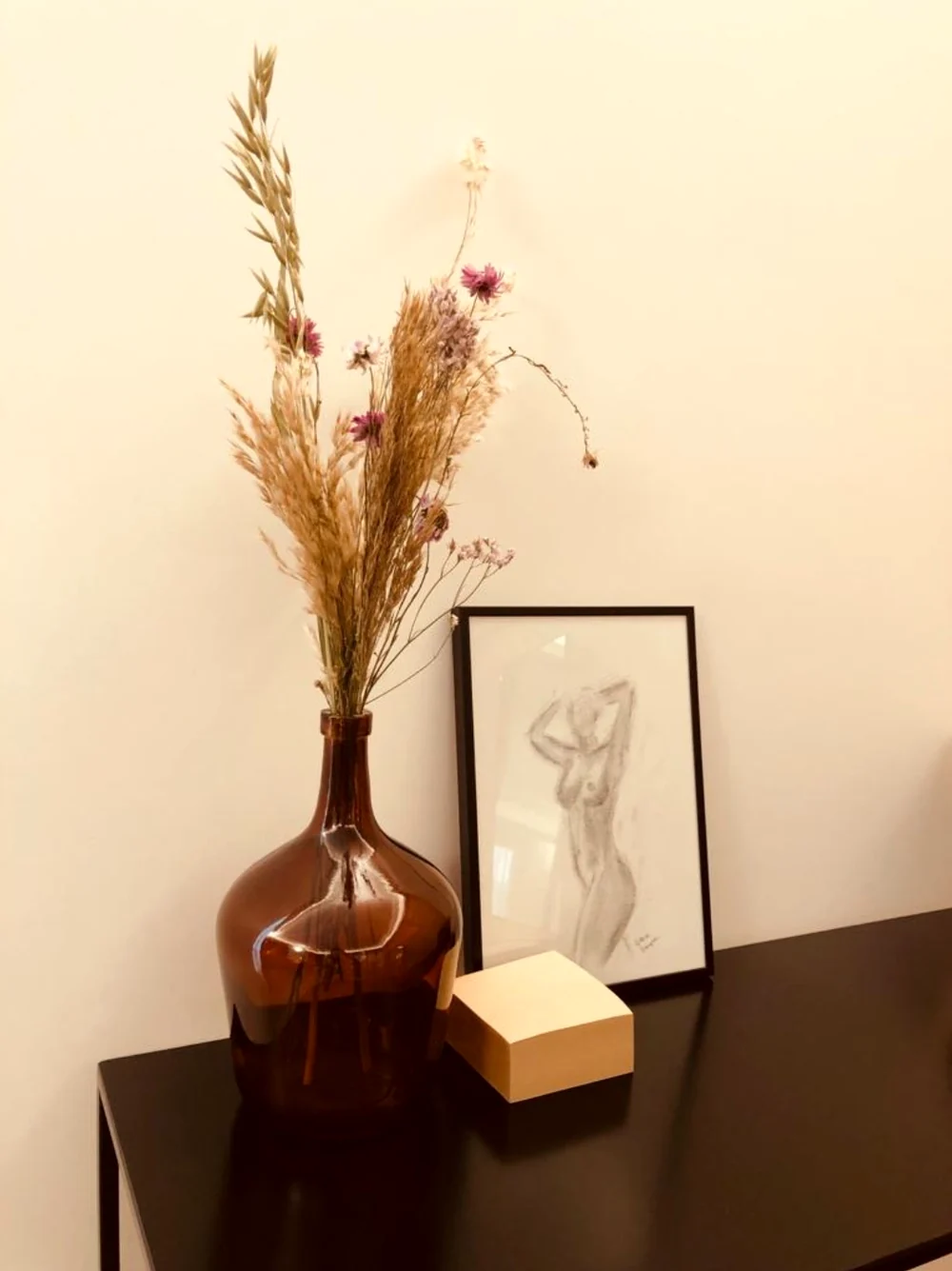 Bouquet de fleurs séchées et dessin encadré