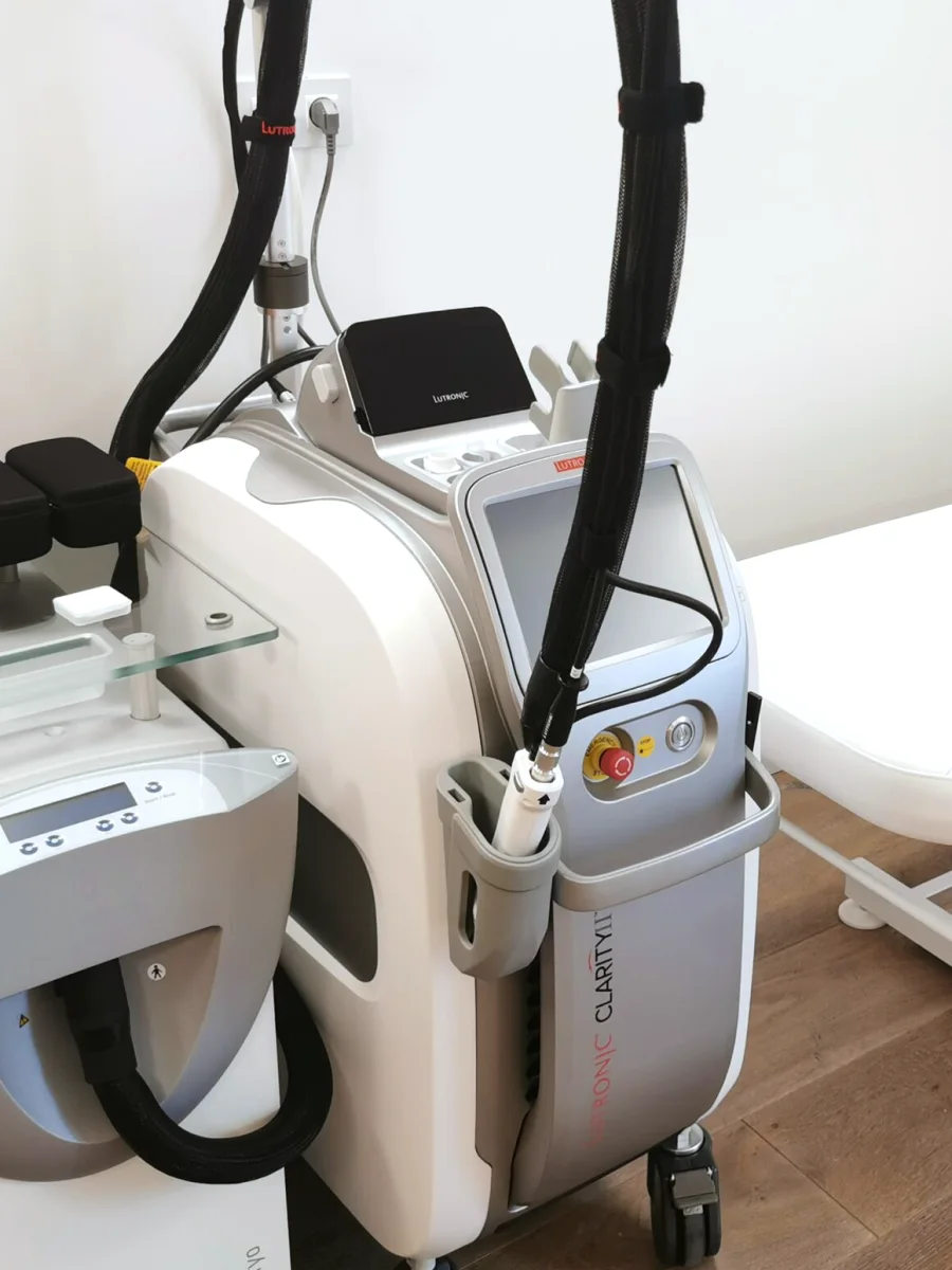 Laser Lutronic Clarity II et refroidisseur Zimmer Cryo, dans la salle de soins du centre